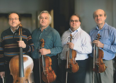 Mikrokosmos VonósnégyesPerényi Miklós (cselló), Papp Sándor (brácsa), Tuska Zoltán (secund), Takács-Nagy Gábor (prím)