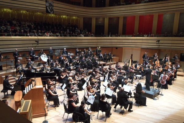 A Pannon Filharmonikusok és Várjon Dénes hangversenye a Bartók-maratonon
