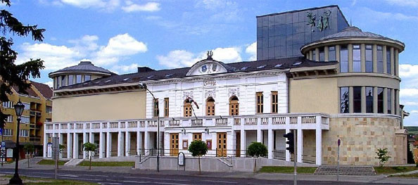 egri Gáronyi Géza Színház