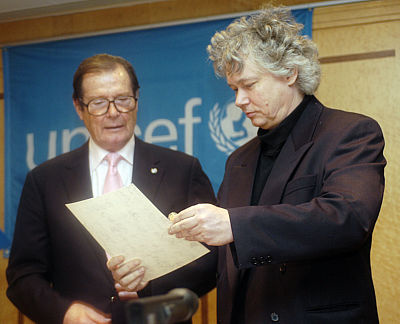 Sir Roger Moore, Kocsis Zoltán, Unicef