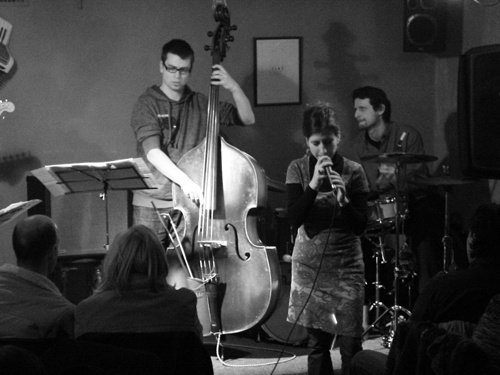 Kovács Linda együttese a szegedi Jazz KocsmábanKovács Linda együttese a szegedi Jazz Kocsmában