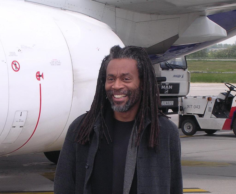 Bobby McFerrin mosolyog Ferihegyen