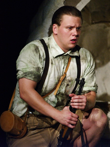 Arturo Ui feltartóztatható felemelkedése - Ötvös András (Örkény Színház - fotó: SzoFi)