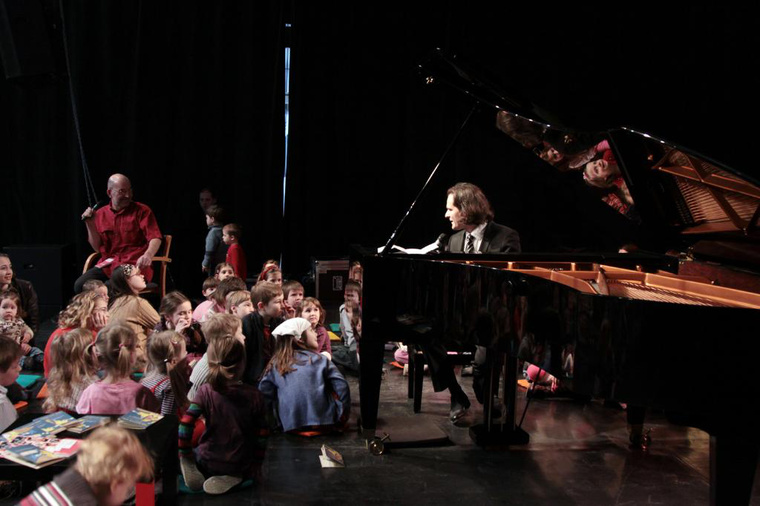 Csoki koncert 2010. március 21.(Fotó: Halász Nóra, forrás: www.erkel-mahler.hu)