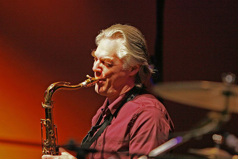 Jan_Garbarek_foto_Dimitris Papazimouris_Wikimedia Commons.jpg