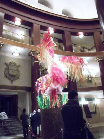 A tűzmadár a Teatro Real előterében
