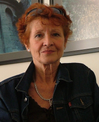 Uhrik Dóra