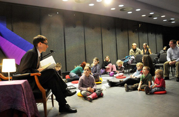 KönyvKaland - Műcsarnok (Dávid Ádám író mesét olvas, 2011. november 30.)