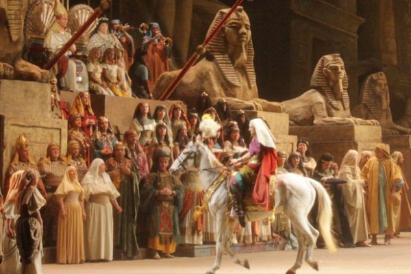 Verdi: Aida; rendező: Franco Zeffirelli