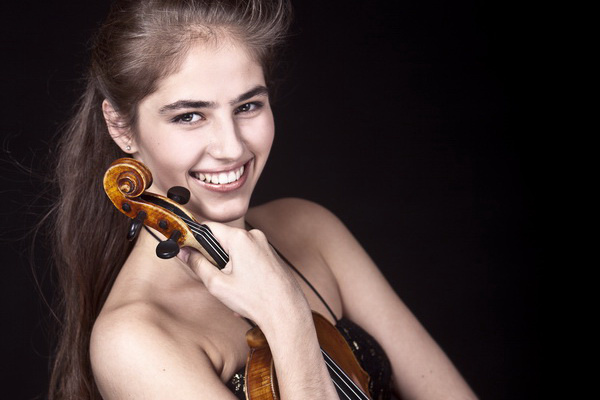 Pusker Júlia