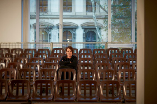Németh Ilona: Dilemma (Ernst Múzeum) - részlet a Lábjegyzet c. videó felvételéhez készített installációból