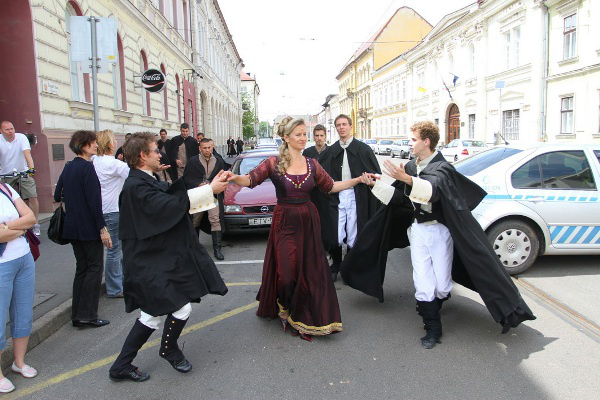 Tosca - Középen Rálik Szilvia