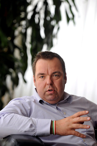 L. Simon László