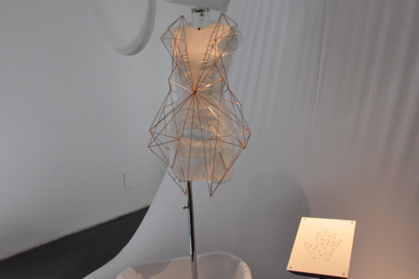 Melissa Coleman és Leonie Smelt: The Holy Dress