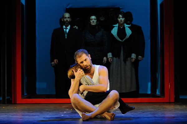 Philippe Brocard a Haláleset a családban c. William Mayer-operájában