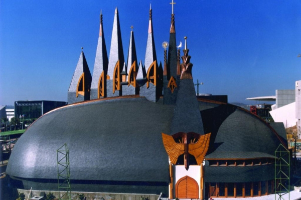A sevillai Makovecz-pavilon építésekor