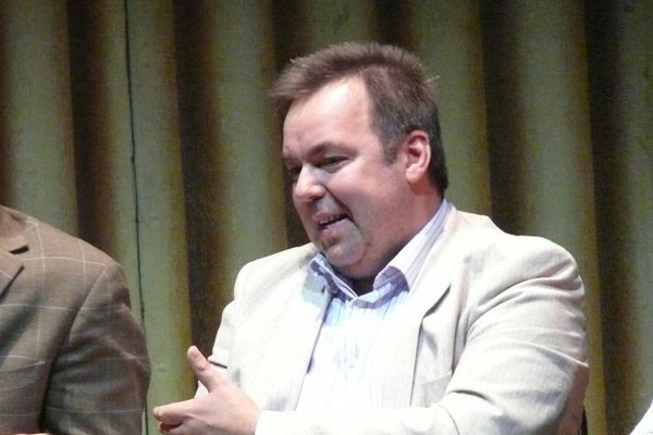 L. Simon László