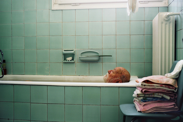 XY - Emberi méltóság és a MOME generáció (Ludwig Múzeum) - Ember Sári: Múzsa, ebéd után, 2009-2010, részlet