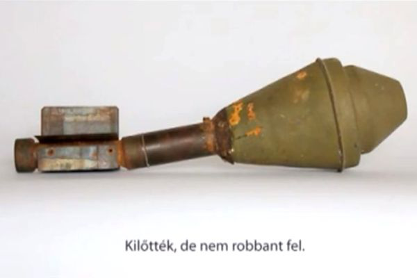 Asztalos Zsolt: Kilőtték, de nem robant fel - forrás: Youtube (55. Velencei Biennálé)