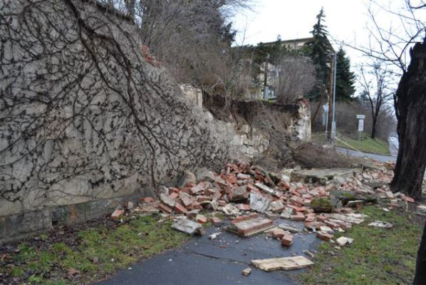 Földcsuszamlás a Bajor Gizi Színészmúzeumnál