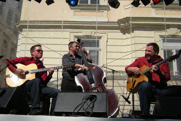 Diknu Schneeberger Trio