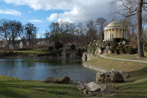 A kismartoni Esterházy-kastély parkja