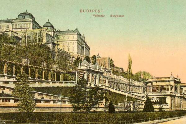 A királyi Várbazár az 1910-es évekből származó képeslapon