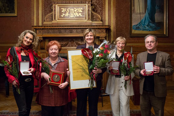 Rálik Szilvia, Kaszás Ildikó, Polonkai Judit, Sebestyén Katlin,Harazdy Miklós (foró: Herman Péter)