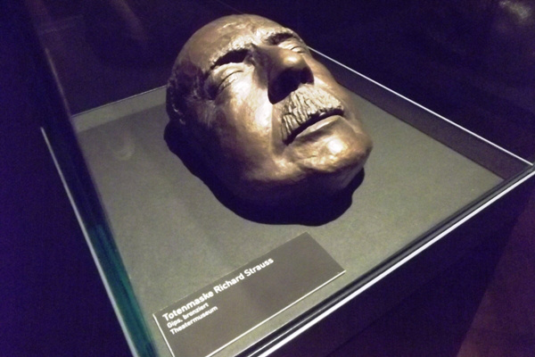 Osztrák Színházi Múzeum - Richard Strauss halotti maszkja