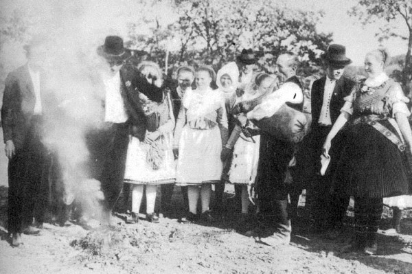 Szent Iván-i tűzugrás, Buják, Nógrád megye 1930-as évek