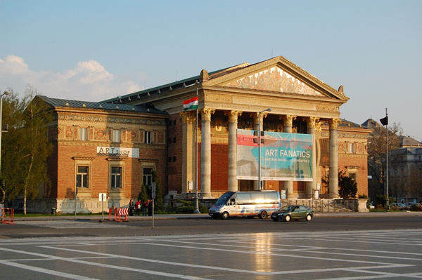 Műcsarnok (Forrás: Wikipedia)