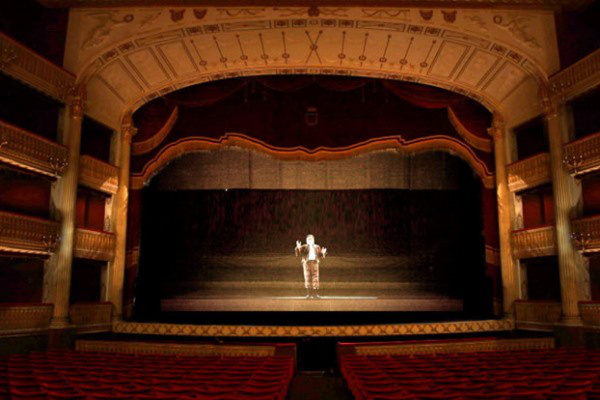 Hologramszínház (Forrás: www.ziogiorgio.com)