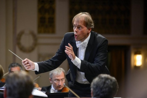 Thomas Hengelbrock vezényel (Fotó: Ivan Malý, Prágai Tavasz Fesztivál)