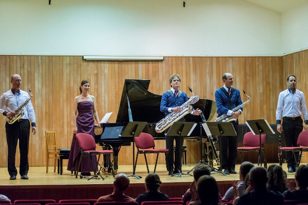 A Budapest Saxophone Quartet és Mali Emese (Fotó: Balint Hrotko Photography)