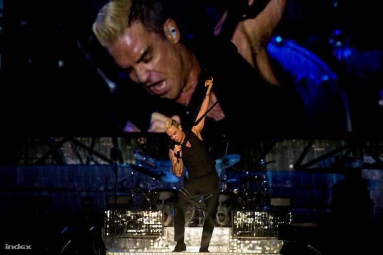 Robbie Williams nyitotta a Szigetet