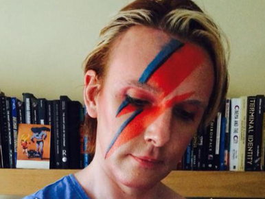 Egy évig David Bowie-ként él egy brit egyetemi oktató