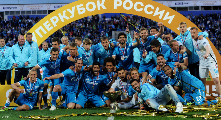 A Zenit játékosai 2015-ben miután megnyerták az Orosz Szuperkupát