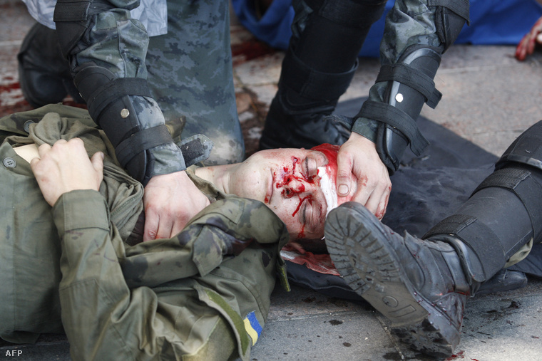 Sérült rendőr az ukrán parlament előtt