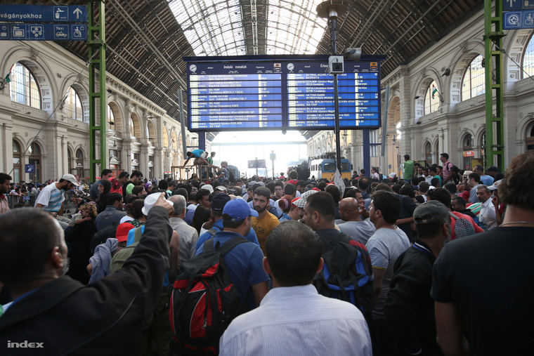 Menekültek a Keleti pályaudvaron