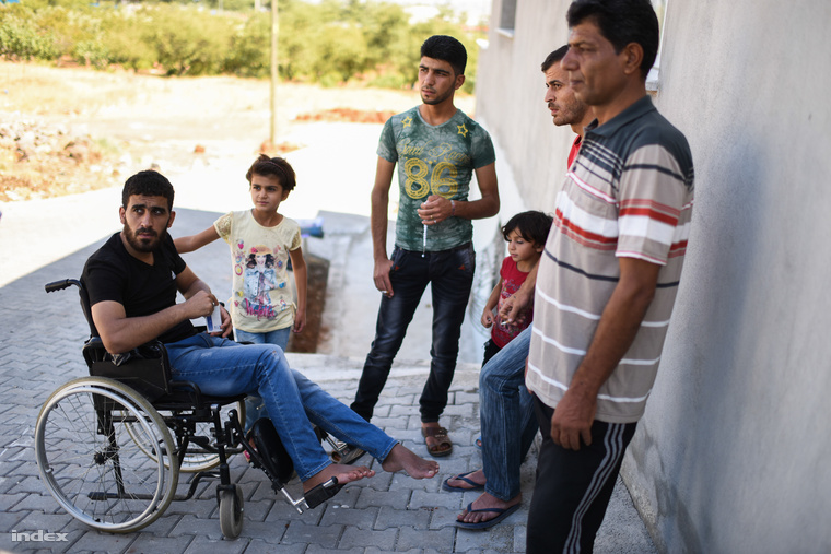 Már nem tudják feltartóztatni őket: szabad utat engedtek a törökök a szír menekülteknek