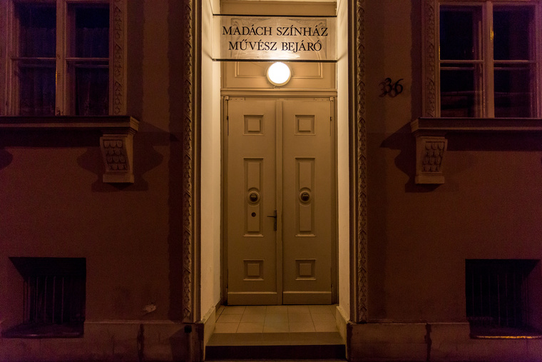 A Madách Színház művészbejárója
