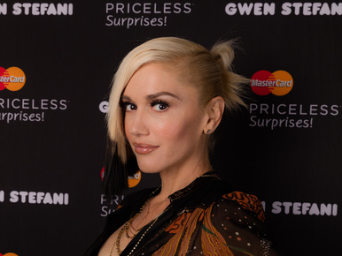 Van valami szokatlan Gwen Stefani arcában, de mi az?