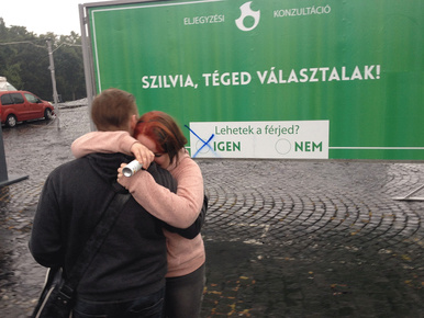 Lánykérő óriásplakát: Szilvia, lehetek a férjed?