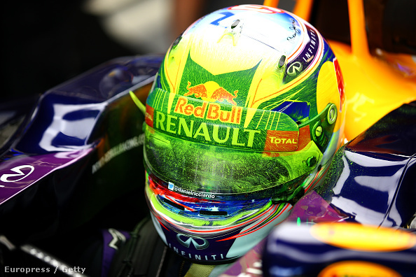 Ricciardo Monzában, az aerodinamikai teszthez szükséges fluorfestékkel