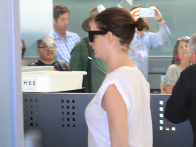 9 okunk van feltételezni, hogy Anne Hathaway terhes