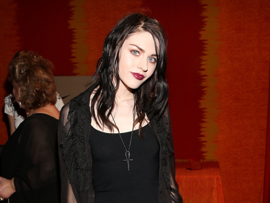 Frances Bean Cobain (majdnem) mindig gótként ünnepel