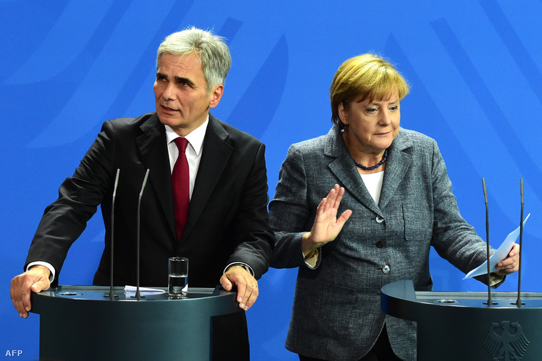 Werner Faymann osztrák és Angela Merkel német kancellár közös sajtótájékoztatója a határok ideiglenes visszaállításának bejelentéséről, 2015. szeptember 15-én.