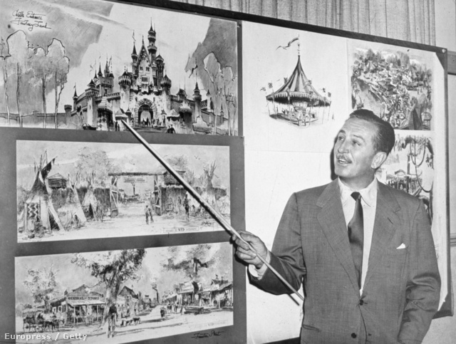 Walt Disney a vidámpark prezentálása közben
